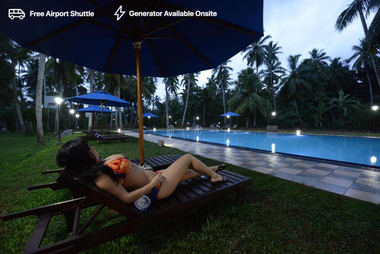 Oreeka - Katunayake Airport Transit Hotels Exterior photo