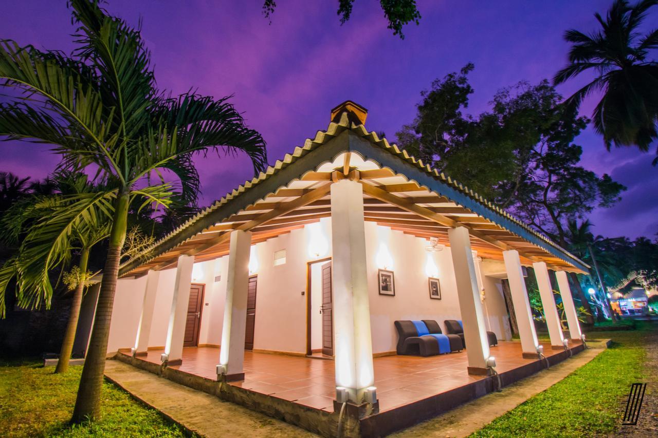 Oreeka - Katunayake Airport Transit Hotels Exterior photo