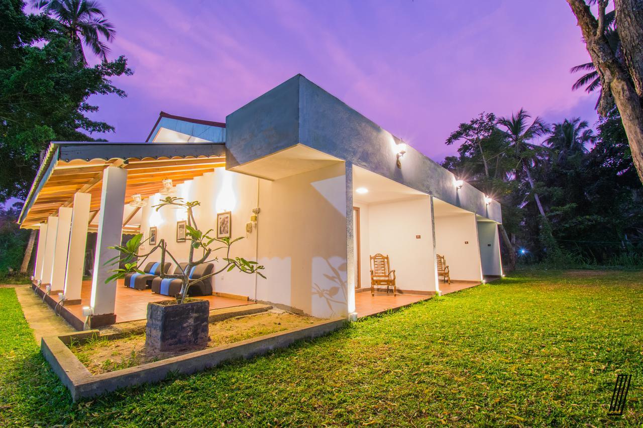 Oreeka - Katunayake Airport Transit Hotels Exterior photo